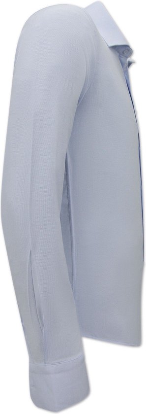 Lichtblauw slim fit overhemd, lange mouwen, zijaanzicht.