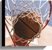 Canvas - Basketbal in Basket - 30x30 cm Foto op Canvas Schilderij (Wanddecoratie op Canvas)