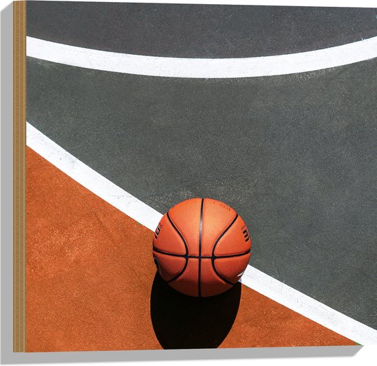 Hout - Bovenaanzicht van Basketbal op Lijnen van Basketbalveld - 50x50 cm - 9 mm dik - Foto op Hout (Met Ophangsysteem)