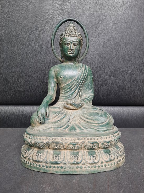 Statue en bronze en position Bhumiparsa mudra avec bol d'offrande-/Asie -