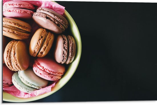 Dibond - Macarons - Bakje - Smaken - Kleuren - 75x50 cm Foto op Aluminium (Met Ophangsysteem)