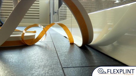 Flexplinth - Plinthe adhésive PVC souple - Zwart (RAL9011) - 15 mètres