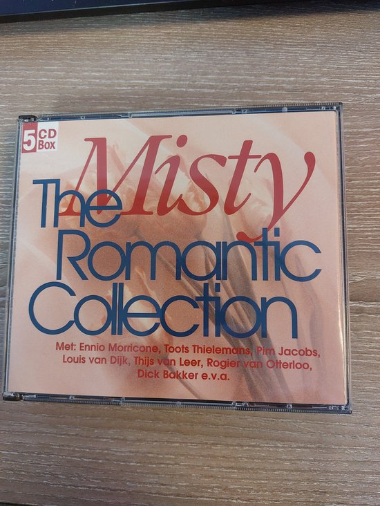 CD Box met "Misty The Romantic Collection". Tekst is in het rood en blauw op een roze achtergrond.