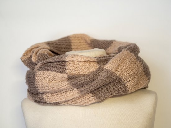 Gebreide dames colsjaal gestreept - oudroze/ beige - nekwarmer - infinity sjaal - scarf - ronde col sjaal