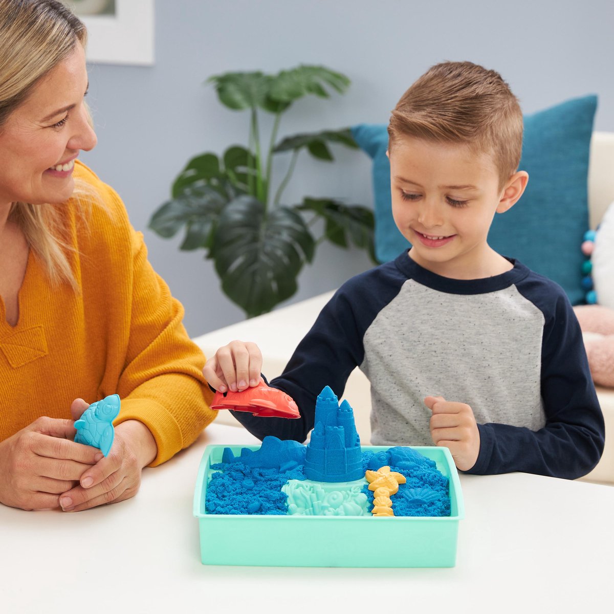 Kinetic Sand - Zandbak-set met 454 g blauw origineel Kinetic Sand - opbergzandbak 4 vormen en gereedschap - Sensorisch speelgoed — afbeelding 6