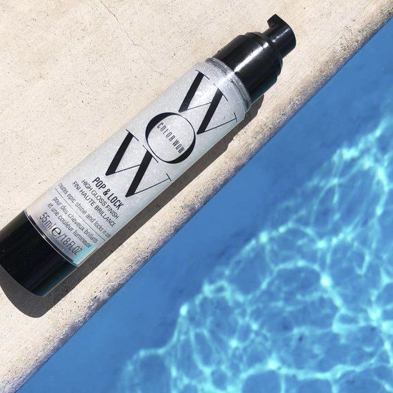 Fles met zilverkleurige glitters, naast een zwembad. Tekst: 'WOW POP & LOCK HIGH GLOSS FINISH'.