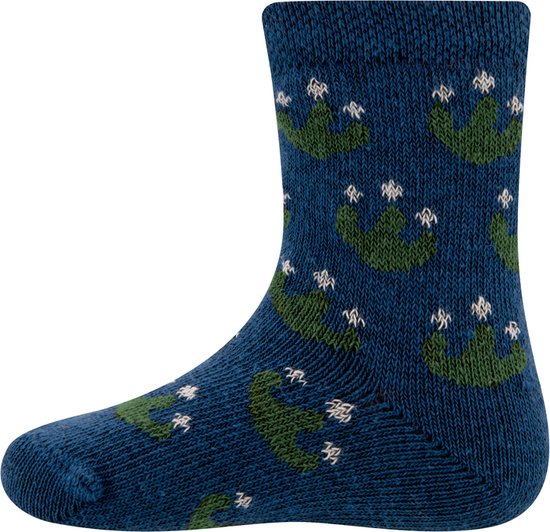 Donkerblauwe sokken met een patroon van groene dinosaurusvoetjes en witte stipjes.