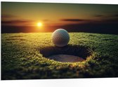 PVC Schuimplaat - Golf - Golfbal - Zonsondergang - 105x70 cm Foto op PVC Schuimplaat (Met Ophangsysteem)