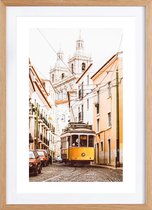 JUNIQE - Poster in premium houten lijst Tram in Lissabon -60x90 /Geel