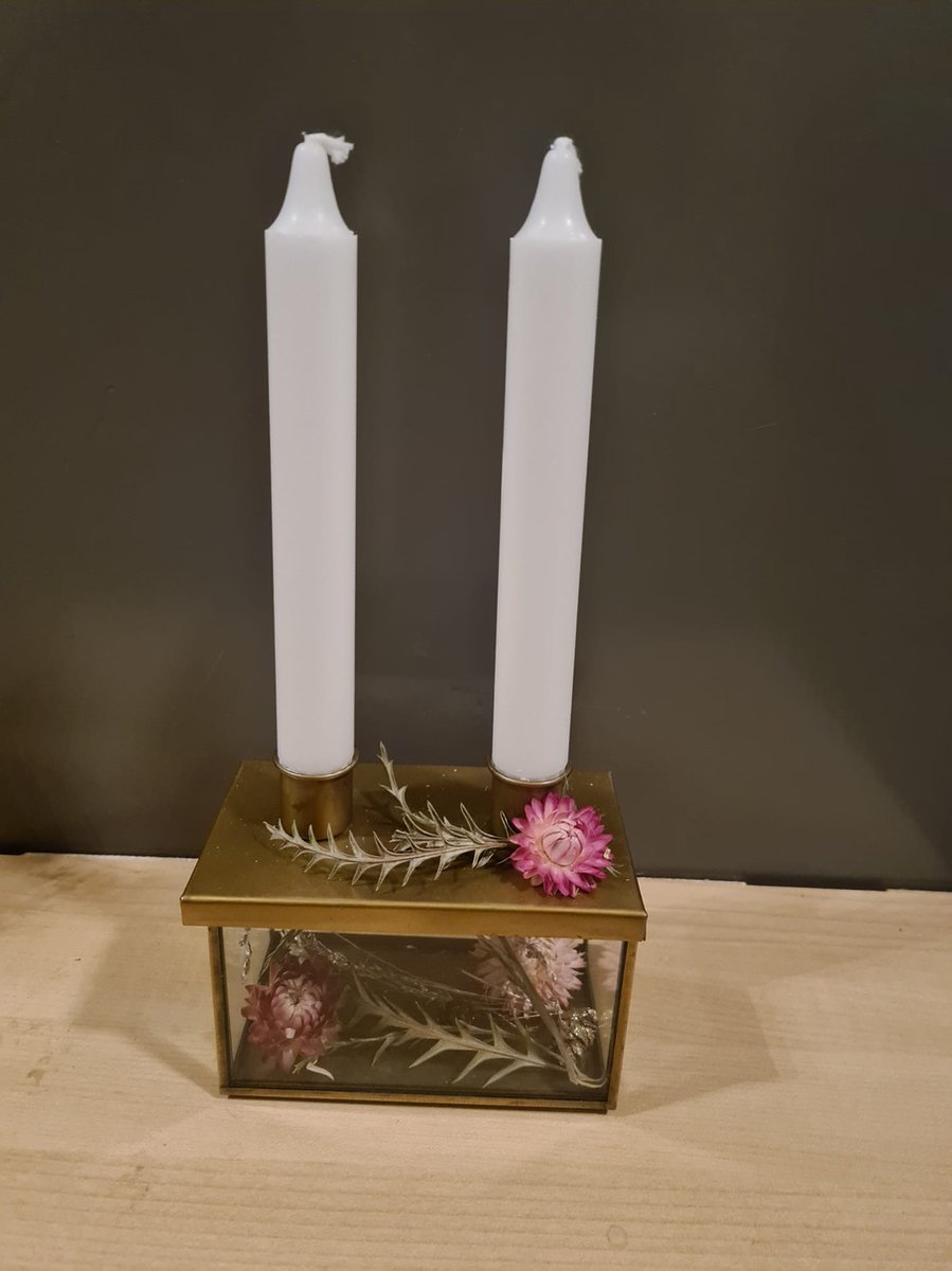 Kandelaar/ doosje/ droogbloemen/ kaars