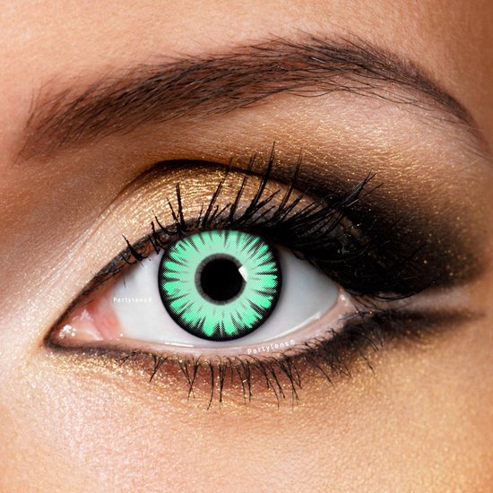 Oog met Partylens kleurlens in Miracle Green, met groene iris en zwarte pupil.