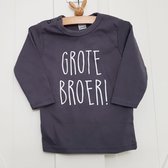 baby shirt met tekst jongen grote broer cadeau aanstaande zwangerschap aankondigen bekendmaken opa en oma oom tante little brother big grijs lange mouw maat 74