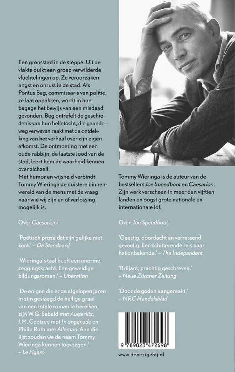 Achterkant boek met portret van Tommy Wieringa en tekst over de boeken "Joe Speedboot" en "Caesarion".