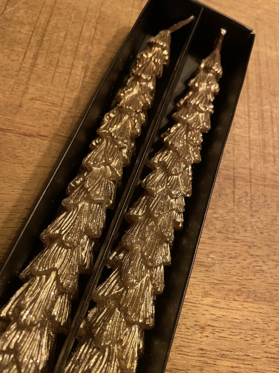 Dinerkaars Kerstboom Goud - Christmas tree - Kerstmis - Kerst - Winter - Herfst - Woon - Wonen - Kaars - Kaarsen set van 2 - Woonaccessoires - Woonaccessoire - Decoratief - Deco - Decoratie - Interieur - Wax - Gold glitter - Sfeervol - Sfeer - Golden — cadeau in Wonen & Interieur - foto 2