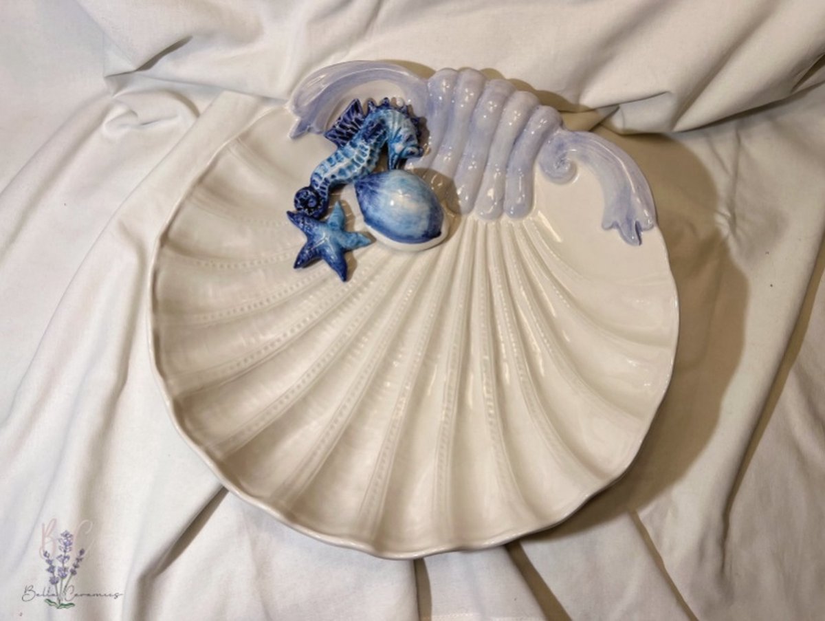 BellaCeramics 1209/cav | zeepaard groot bord | Italië zeepaard | blauw zeeschelp | Italiaans keramiek servies 32 x 31 cm 7 cm