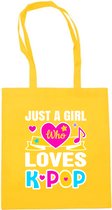 K-POP Totebag Merchandise Geel - Just a girl who loves KPOP - Boodschappentas Yellow
