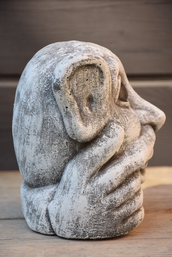 Trol, die in de neus peutert