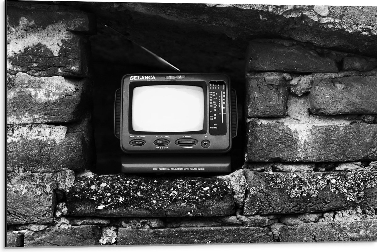 Dibond - Ouderwetse Televisie in de Muur (Zwart-wit) - 75x50 cm Foto op Aluminium (Wanddecoratie van metaal)