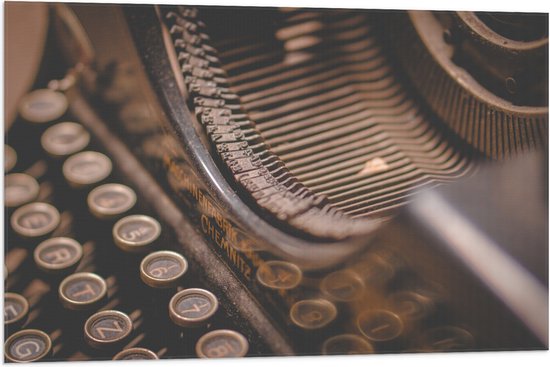 Vlag - Close-up van de Toetsen van een Vintage Typemachine - 90x60 cm Foto op Polyester Vlag