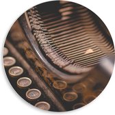 PVC Schuimplaat Muurcirkel - Close-up van de Toetsen van een Vintage Typemachine - 50x50 cm Foto op Muurcirkel (met ophangsysteem)
