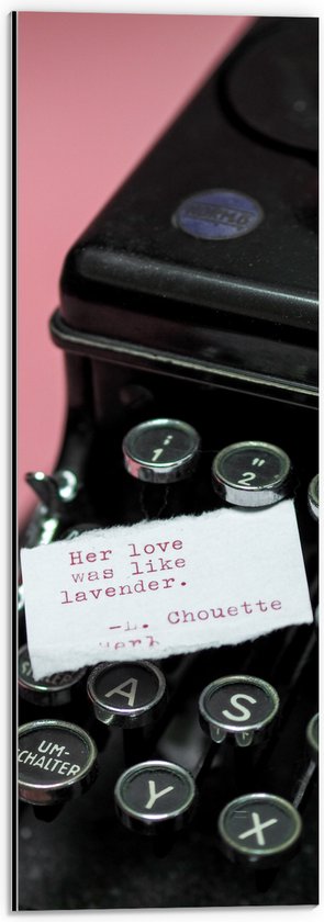 Dibond - Quote op Wit Papier Liggend op Zwarte Vintage Typemachine op Roze Achtergrond - 20x60 cm Foto op Aluminium (Met Ophangsysteem)