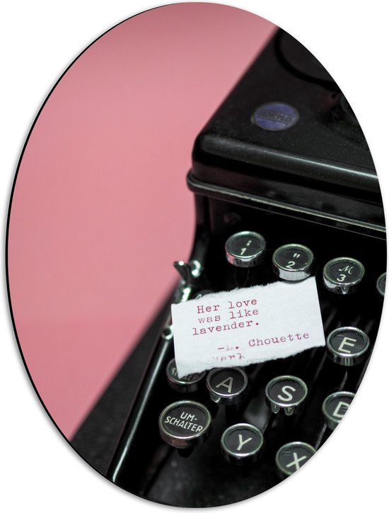 Dibond Ovaal - Quote op Wit Papier Liggend op Zwarte Vintage Typemachine op Roze Achtergrond - 42x56 cm Foto op Ovaal (Met Ophangsysteem)