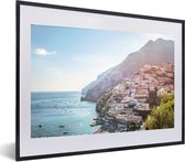 Photo dans le cadre - Vue aérienne des villas sur la falaise cadre photo noir avec passe partout blanc 40x60 60x40 cm - Affiche dans le cadre (Décoration murale salon / chambre)