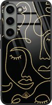 Casimoda® hoesje - Geschikt voor Samsung Galaxy S23 - Abstract Faces - Luxe Hard Case Zwart - Backcover telefoonhoesje - Zwart