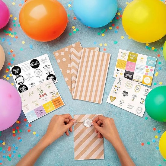CHEPULA Papieren Zakjes Kleur, 40 Stuks Klein Geschenkzakjes Kinderverjaardag, Kleurrijke Snoepzakjes Cadeauzakjes Kinderen Feesttassen met 48 Stickers, voor Feest, Verjaardag
