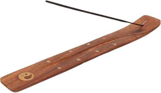Houten wierookplank met gouden sterren en Yin Yang symbool aan het uiteinde.