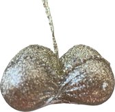 Pendentif de sapin de Noël fou en forme de seins / seins. Vous pouvez l'accrocher dans le sapin de Noël comme décoration et comme objet d'art. Couleur Or transparent avec paillettes dorées