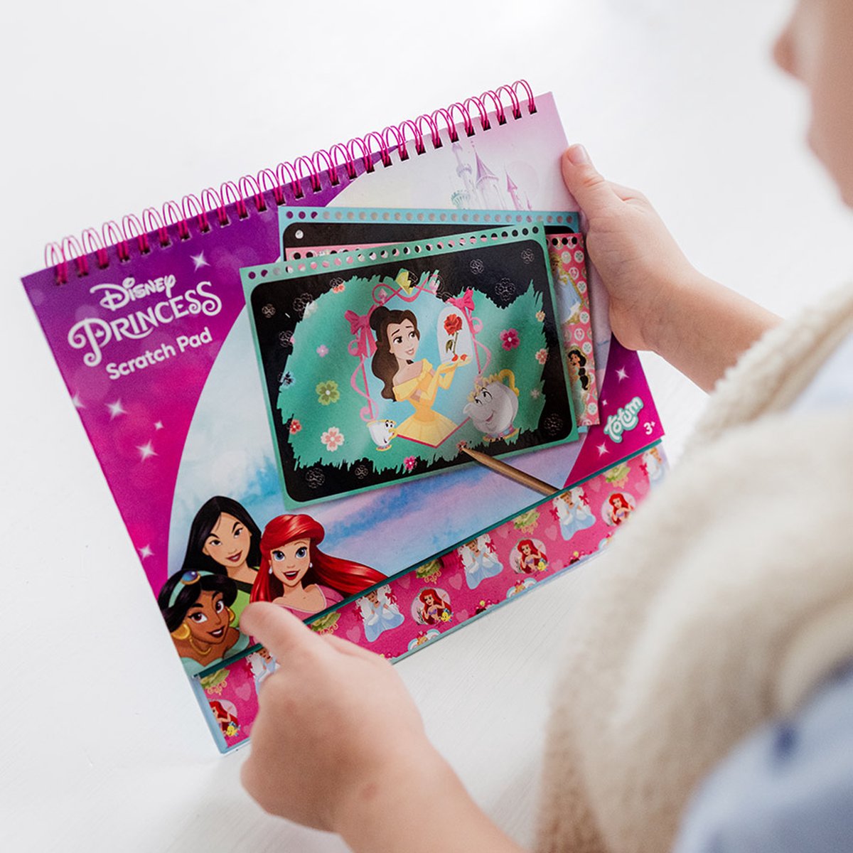 Disney Princess Totum vakantieboek doeboek prinsessen kraskaarten en kleurboek | scratch art en kleurplaten 25-delig harde kaft | speelgoed meisjes vanaf 3 jaar — afbeelding 2