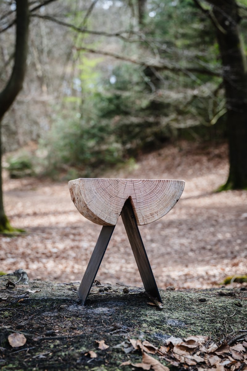Industriële kruk – Massief Douglas hout – Zwart stalen onderstel – Handgemaakt design