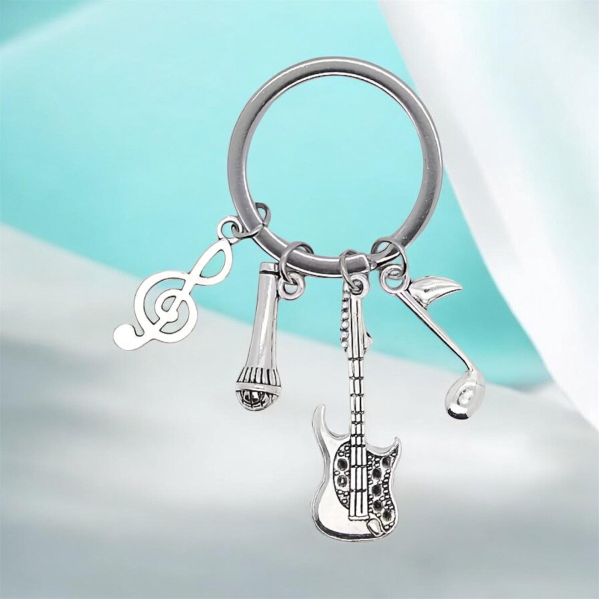 Sleutelhanger Gitaar/ Microfoon/ Vioolsleutel/ Muzieknoot ( 7 x 3 cm )