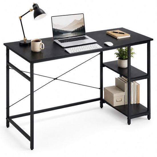 Zwart bureau met metalen frame, laptop, toetsenbord, muis, lamp, plant en boeken.