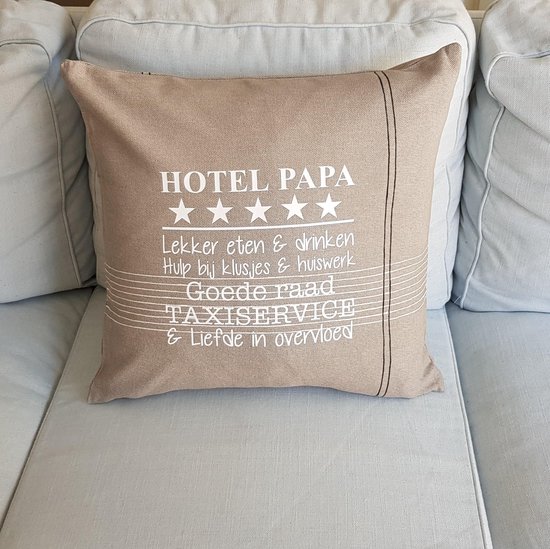 Kussen Kussenhoes met tekst bedrukt cadeau tekstbord plekje | hotel papa | beige met wit | 50x50 cm | vaderdag  verjaardag opa man