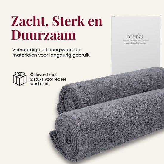 Twee opgerolde donkergrijze microvezel handdoeken met Beyeza logo verpakking.