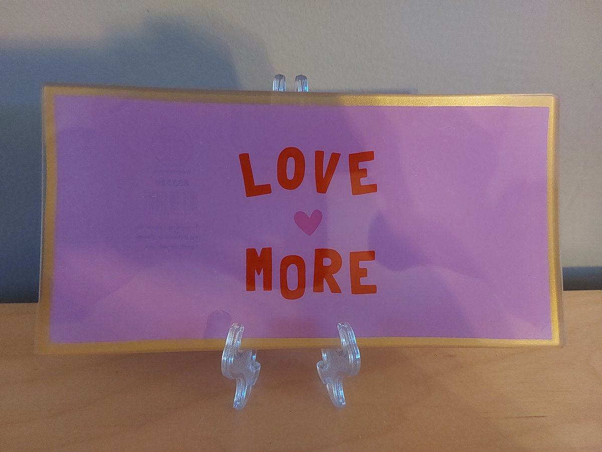 leuk bordje met de tekst : love more