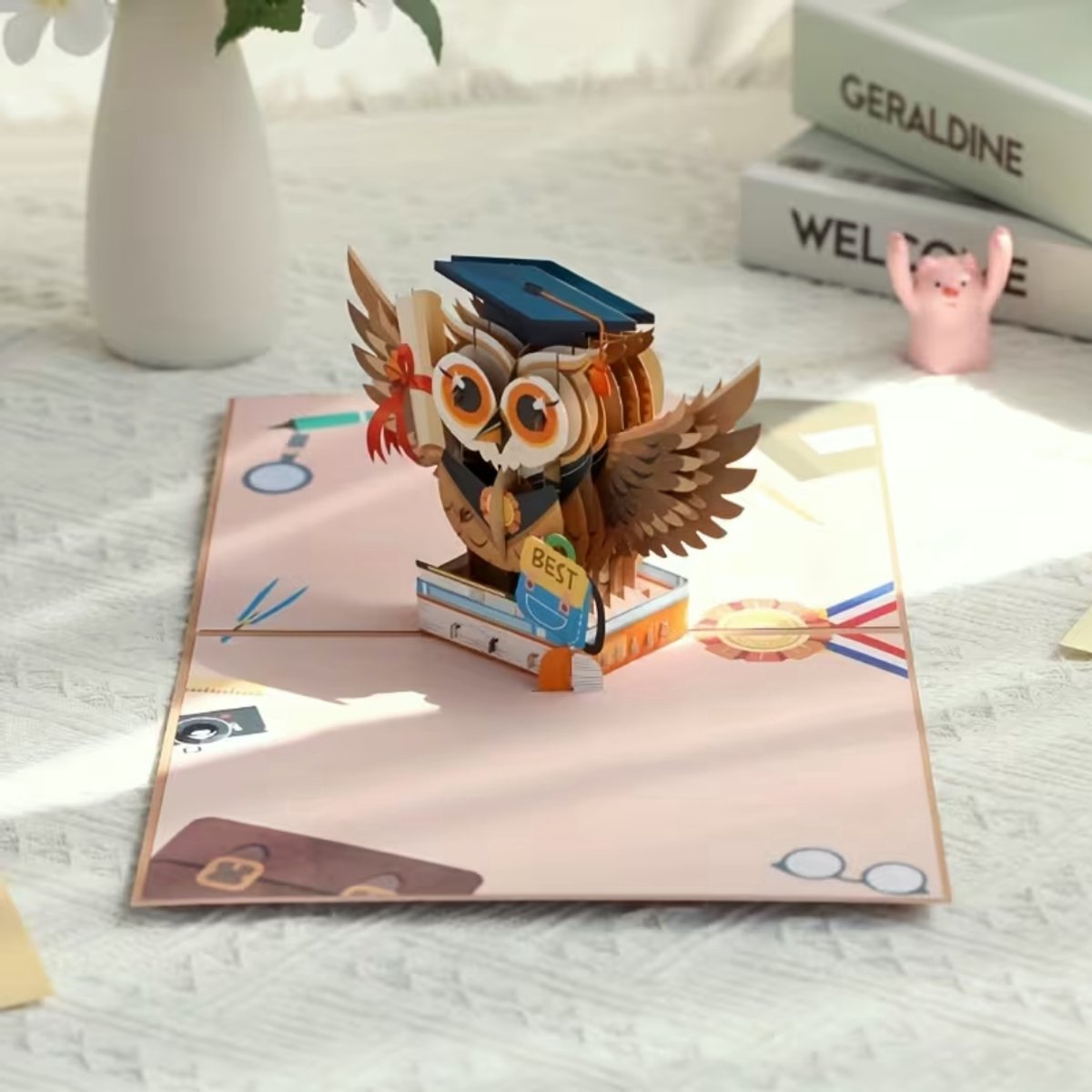 Geslaagd Wenskaart – Bruin – Diploma – Versiering – Geslaagd decoratie – Viering - Slagen – Examens – Geslaagd tekst – Decoratie - Afstudeerhoed