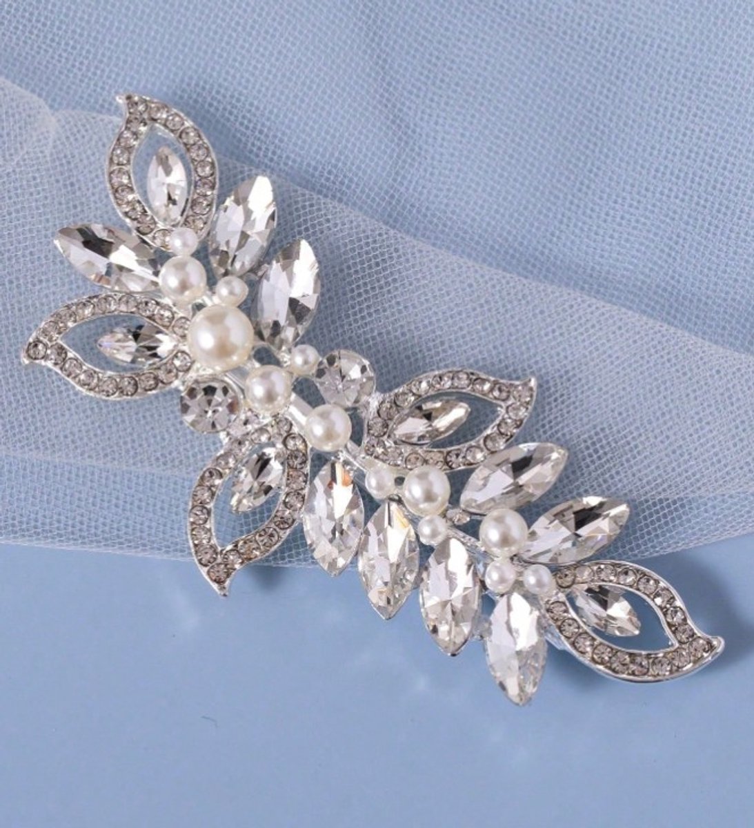 Haarsieraad - Zilverkleurige haarclip met strass en parels