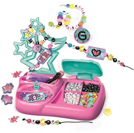 Roze knutseldoos met kralen, letters, bedeltjes en accessoires om sieraden te maken. Bevat sterren en hartjes.
