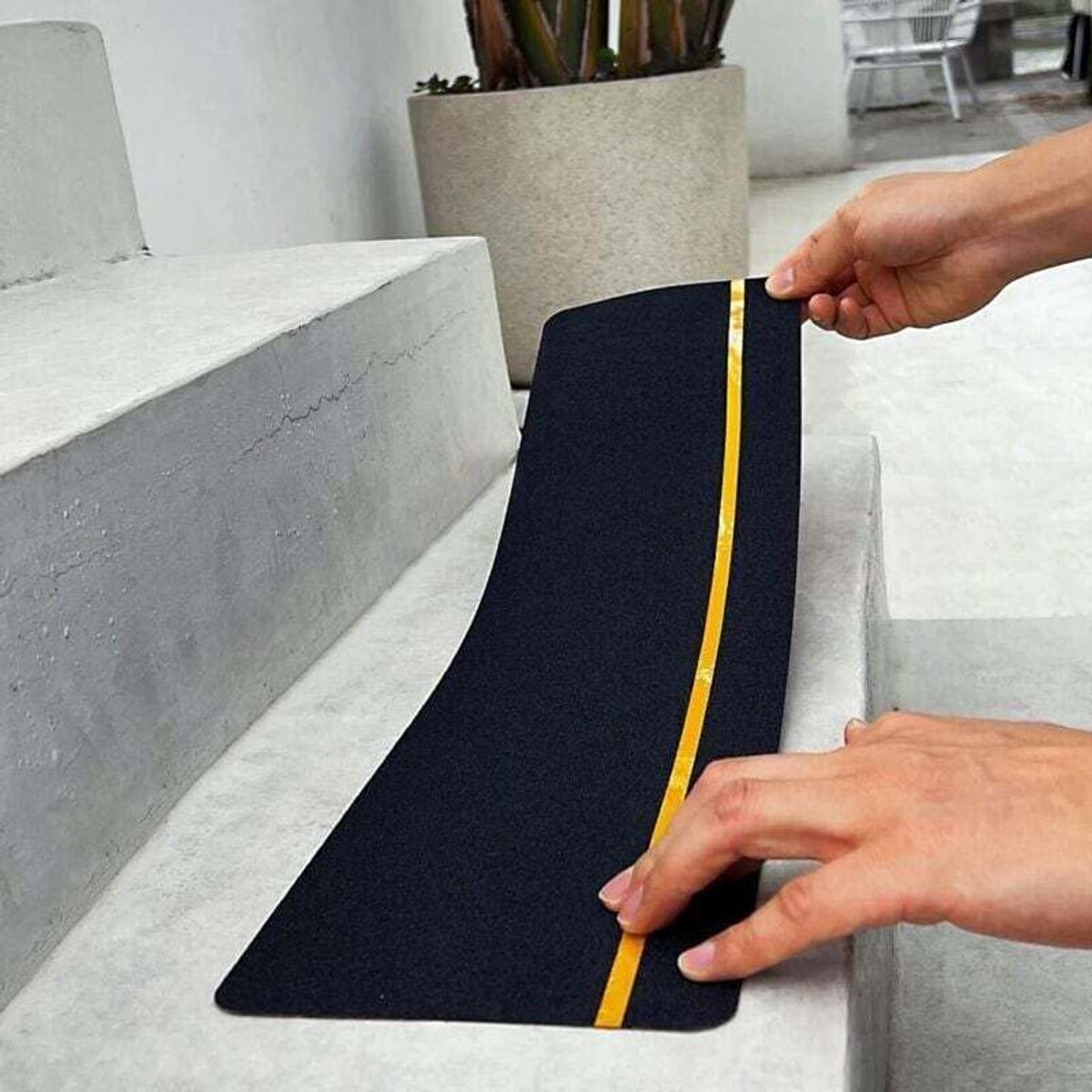 (Verpakking van 5) Antislip tape 15 cm x 61 cm, XU, geschikt voor reflecterende strips geschikt voor traptreden, geschikt voor binnen- en buitentrappen.