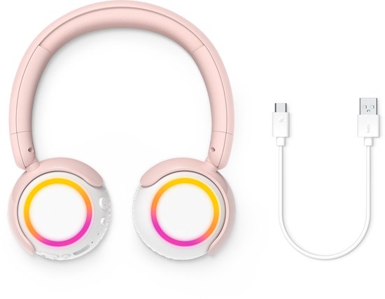 Roze Philips koptelefoon met witte oorschelpen en lichteffecten, met USB-oplaadkabel ernaast.