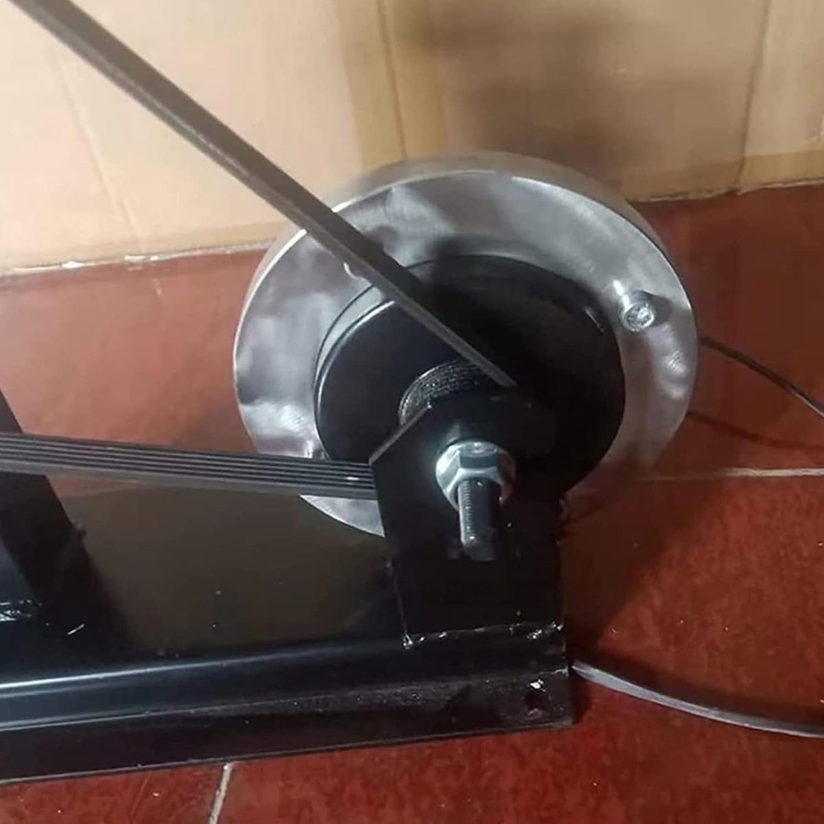 Pedaalgenerator - Hometrainer generator - Noodstroom opwekken - Stille riemaandrijving - 34 x 15 x 35 cm - Zwart