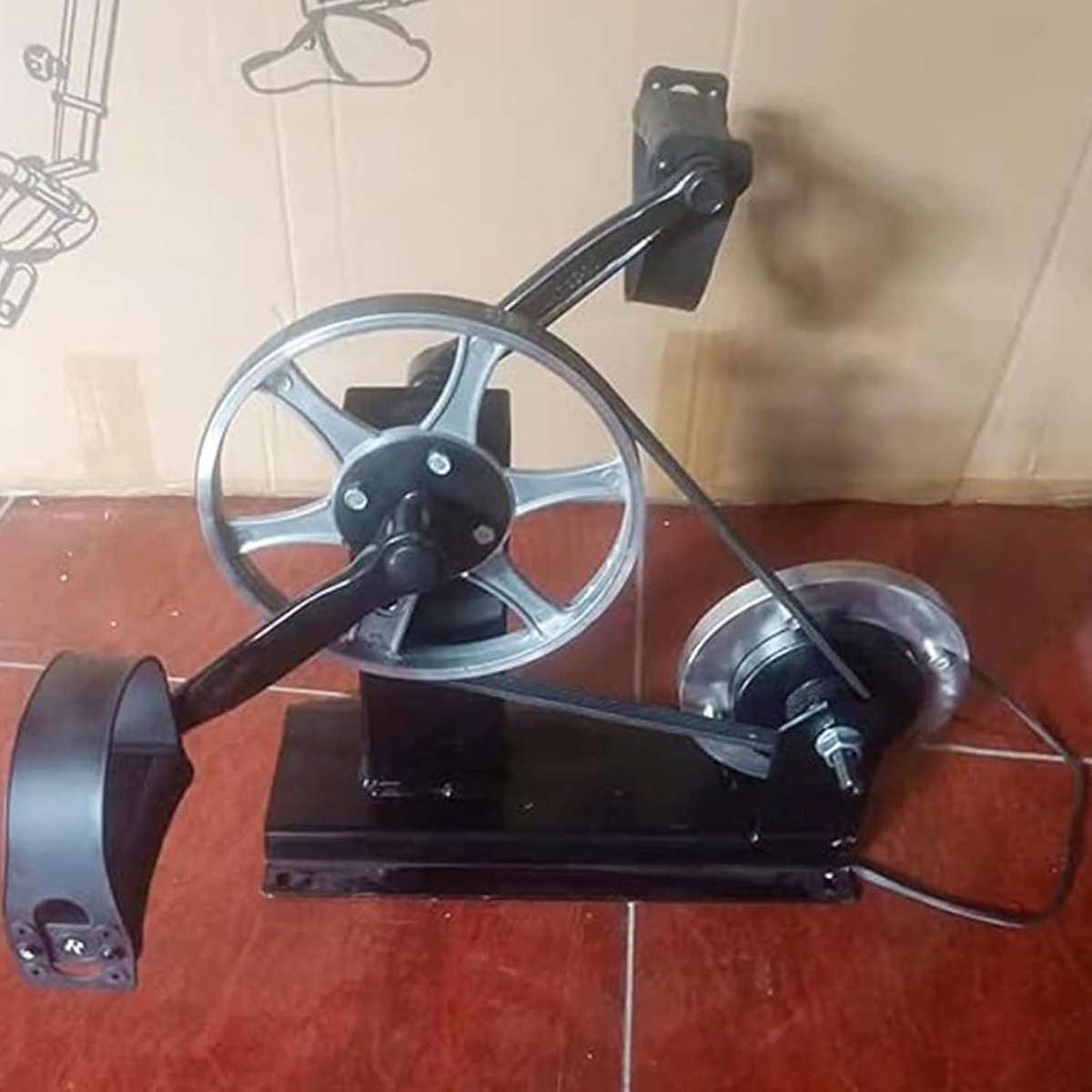 Pedaalgenerator - Hometrainer generator - Noodstroom opwekken - Stille riemaandrijving - 34 x 15 x 35 cm - Zwart