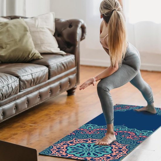 Yogamat Handdoek - Sport Handdoek - Intensieve Training - Anti-slip Onderkant - 185 x 66 cm - Grijs van Yogamat — afbeelding 2