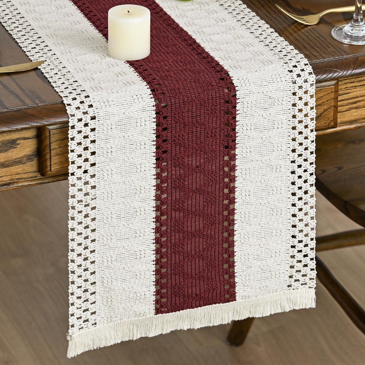 Dailygoods - Rode Tafelloper met Kwastjes 30 x 183 cm