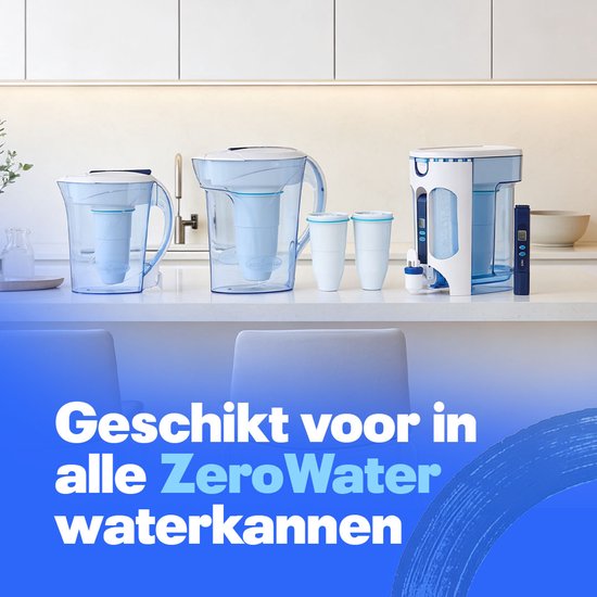 Drie ZeroWater waterkannen en twee filters op een keukenblad.