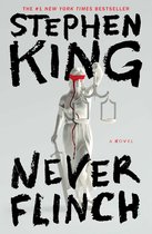 Couverture de livre avec le titre 'Never Flinch' en grandes lettres noires et brutes. Une statue blanche de Lady Justice, bandeau rouge sur les yeux et tache de sang sur la robe, tient une épée et une balance.