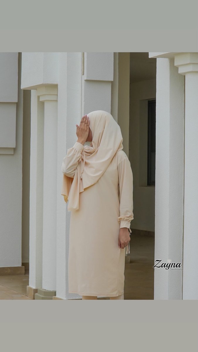 Zayna swimwear- Aya crème burkini- A-lijn- Maat S- Wijde burkini- Valt net over de knie 115 cm lang- sneldrogend- UV werend- zwemset